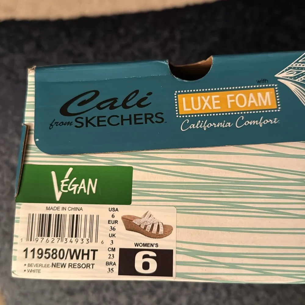 Total comfort Skechers Women's White wedge Sandals - Picture 9 of 9